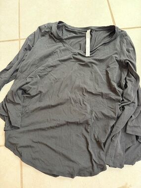 lululemon athletica Women's Long-Sleeve Scoop Neck Top - Charcoal Gray